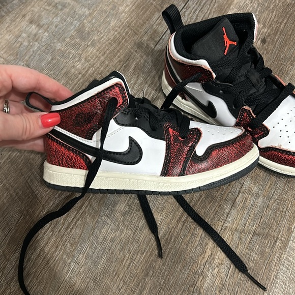 Nike Jordan 1 Mid Se Infant/Toddler Shoes - Picture 2 of 3
